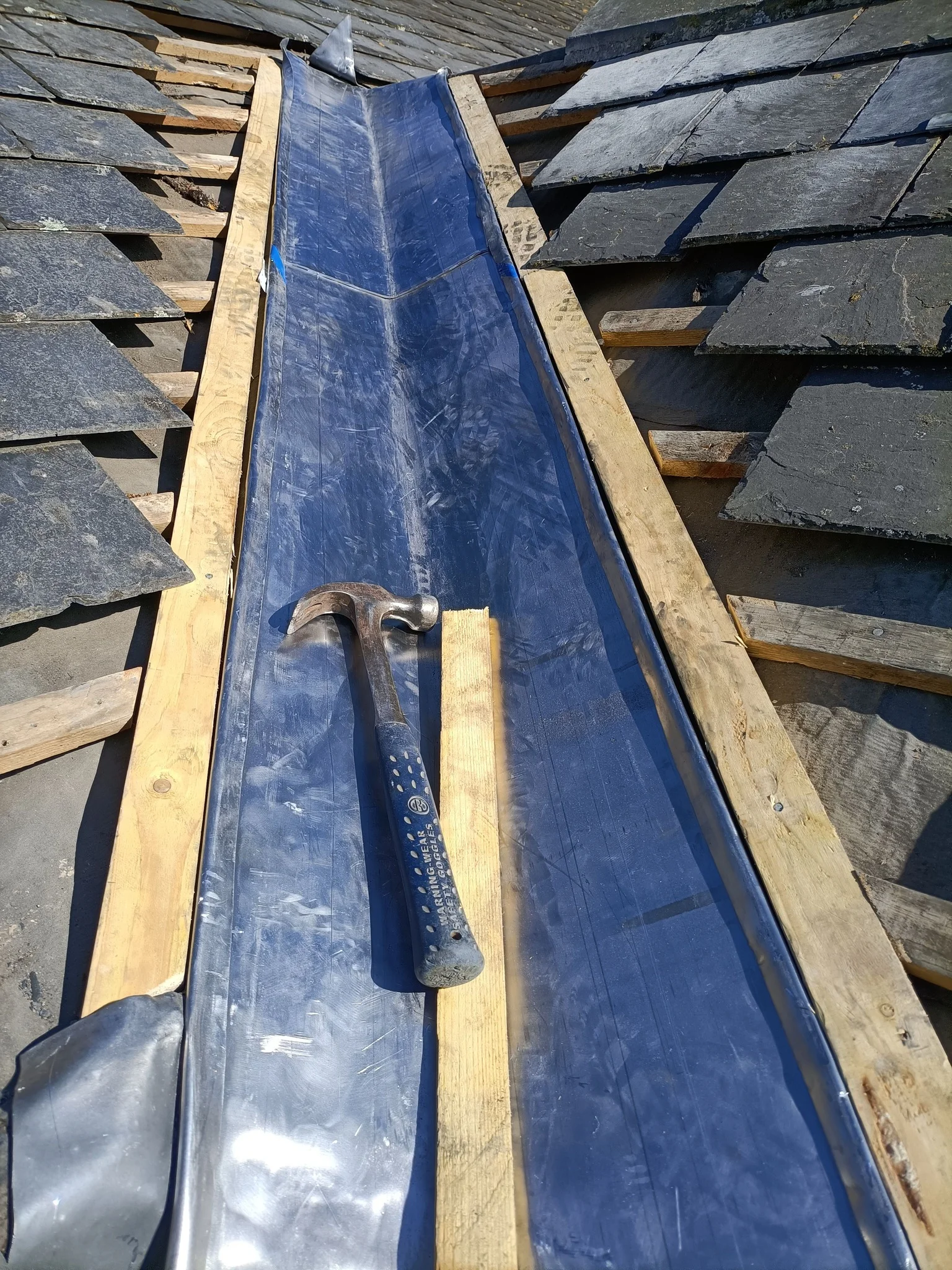 Lead valley installation